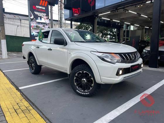 MITSUBISHI L200 TRITON 2.4 16V TURBO DIESEL SPORT GLS CD 4P 4X4 AUTOMÁTICO MITSUBISHI L200 TRITON 2.4 16V TURBO DIESEL SPORT GLS CD 4P 4X4 AUTOMÁTICO